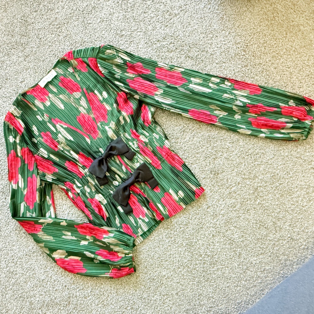 Wayf Green and Red bow top NWOT